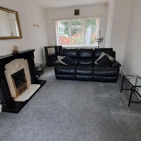 מנצ'סטר Dalton House - Three Bedroom Property Stretford Free Parking Near The Trafford Centre מראה חיצוני תמונה