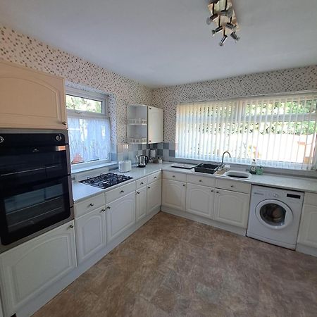 מנצ'סטר Dalton House - Three Bedroom Property Stretford Free Parking Near The Trafford Centre מראה חיצוני תמונה